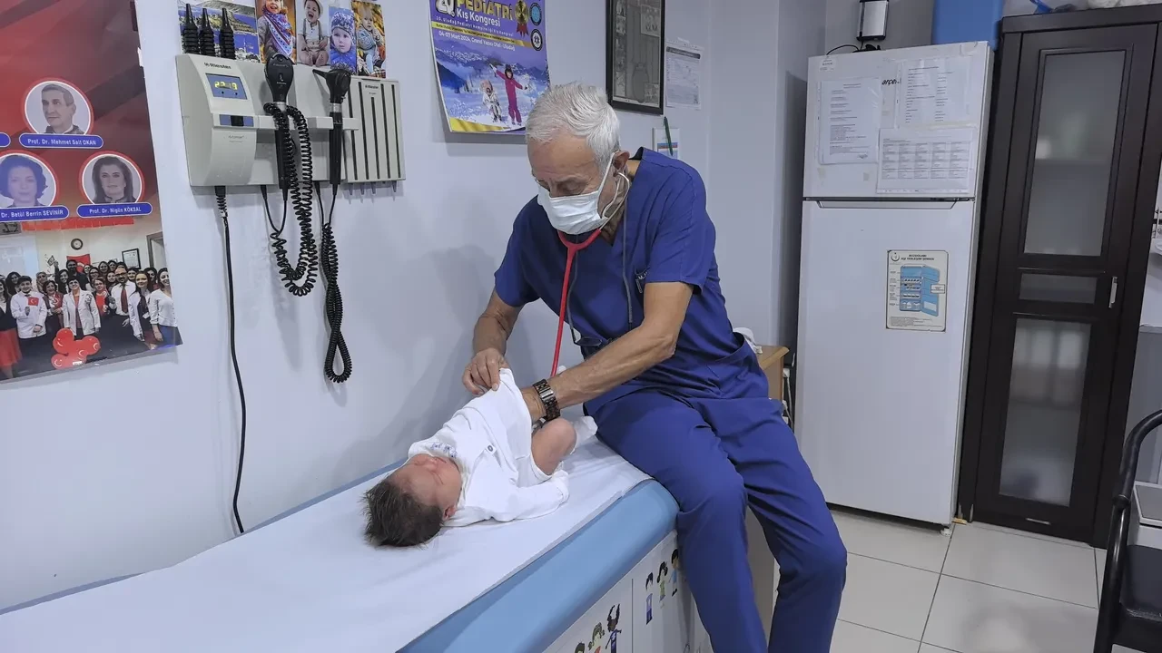 bebek ve hemşire