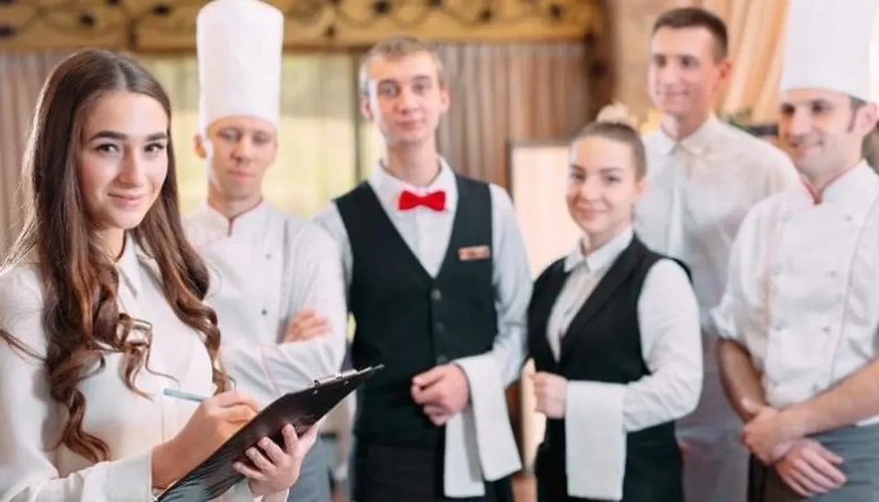 TURİZM VE OTELCİLİK ELEMANI