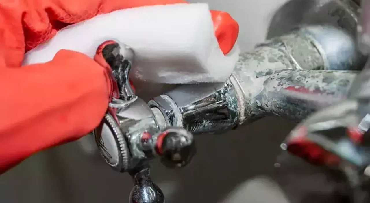 KİREÇ LEKELERİNİN İNATÇI DOĞASI VE KROMUN HASSASİYETİ