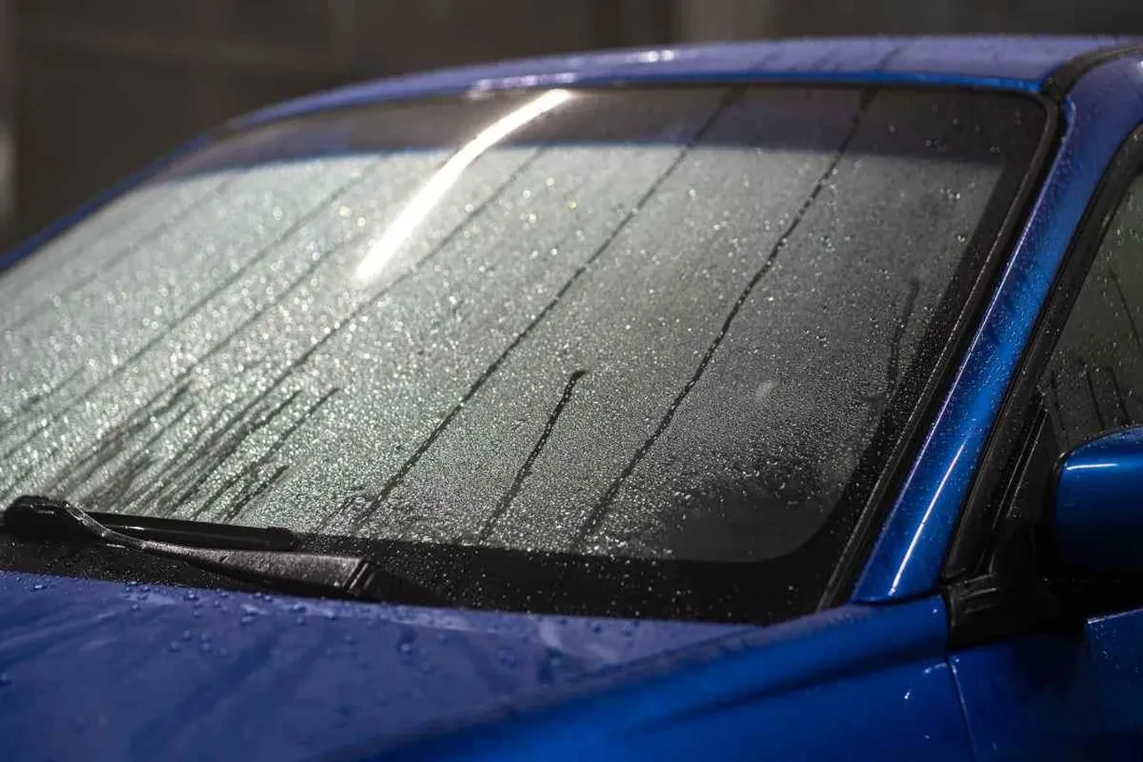 TIRAŞ KÖPÜĞÜ İLE CAMLARDA GÖRÜNMEZ BİR KALKAN OLUŞTURUN