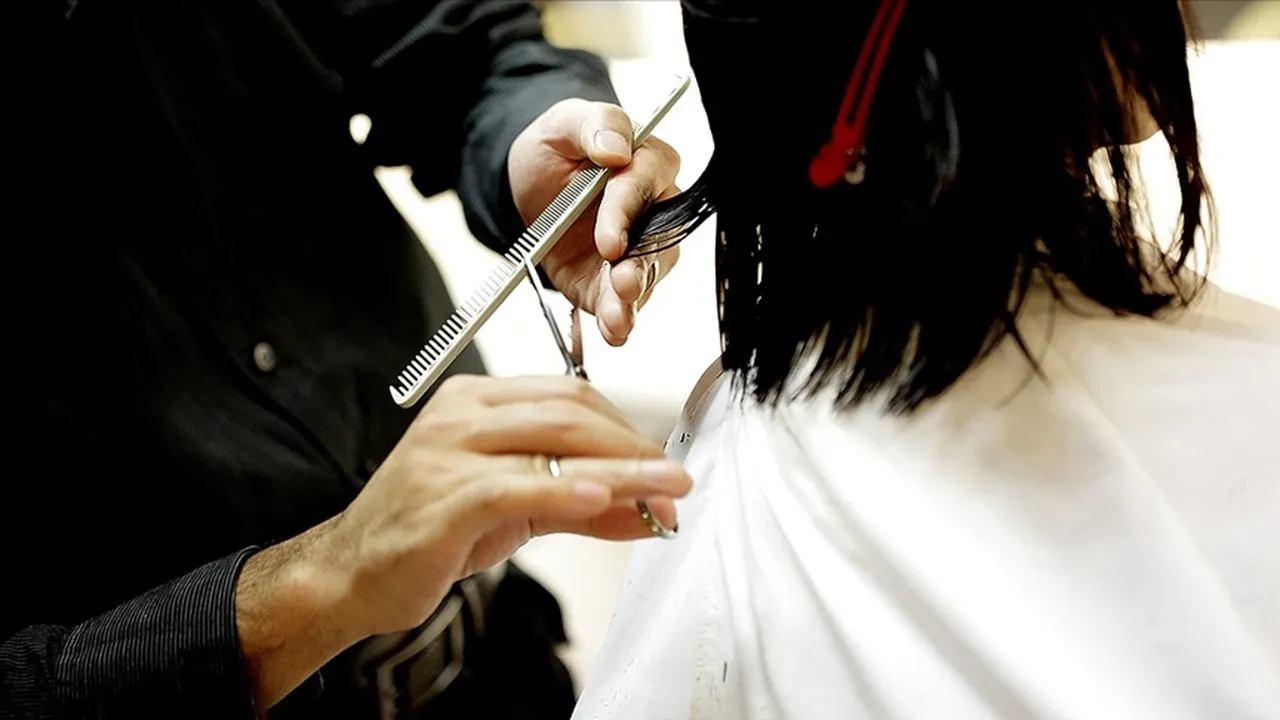 KUAFÖRLER VE BAKIM UZMANLARI