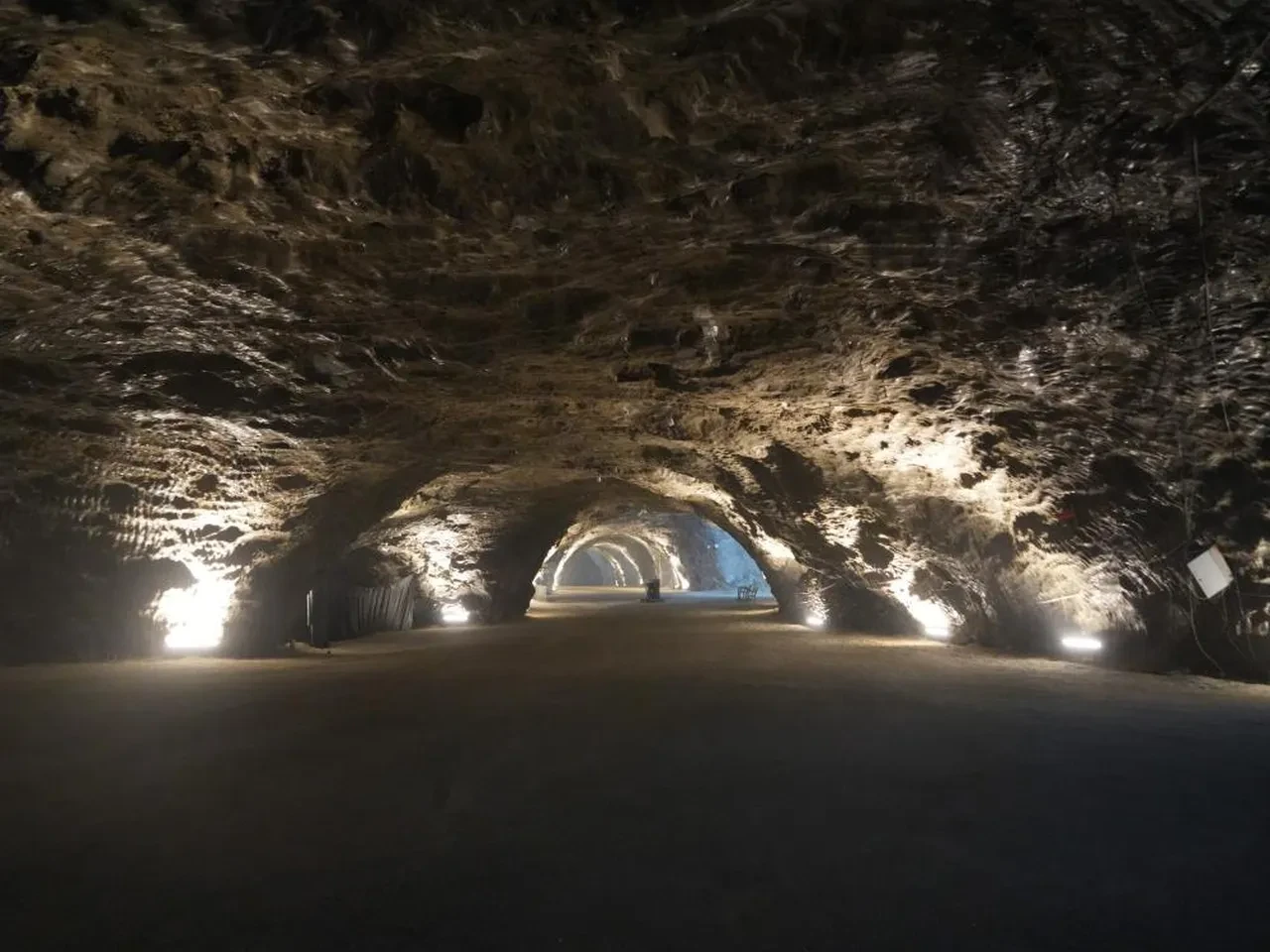 Şifayı yerin 150 metre altında arıyorlar: 81 ilden geliyorlar! Günde 6 saat tuza maruz kalıyorlar