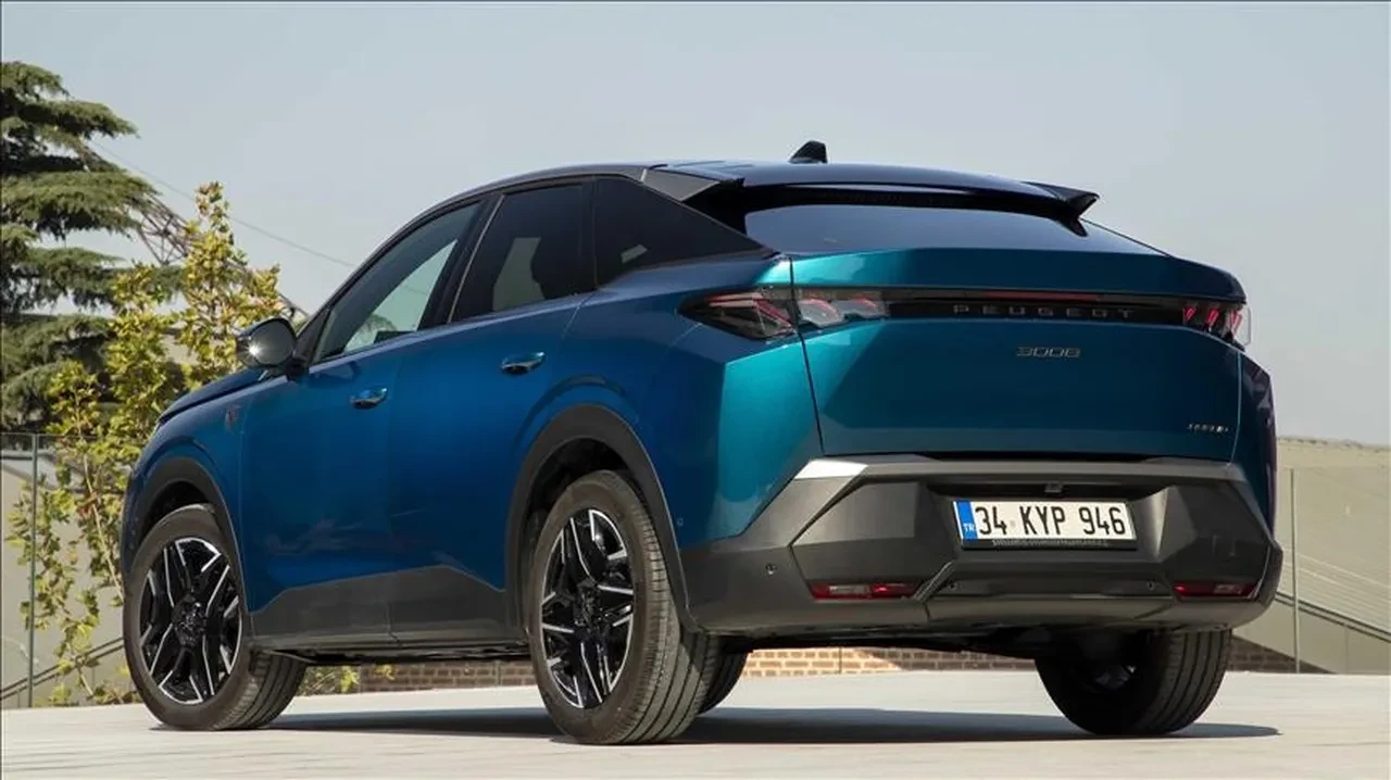 En uzun menzilli orta sınıf elektrikli otomobiller belli oldu! Tek batarya ile şehir dışına gidip gelmek artık hayal değil