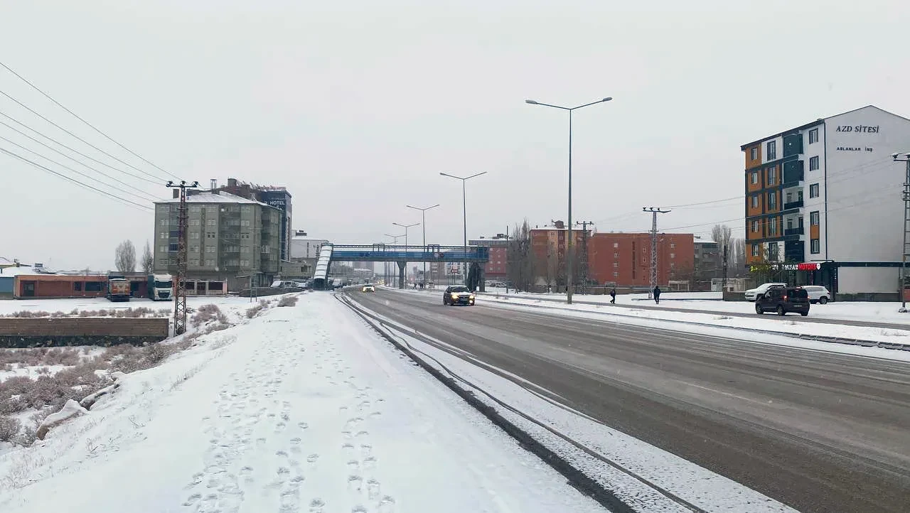 Türkiye beyaza bürünmeye başladı! Yetkililer 2 konu için özellikle uyarıyor