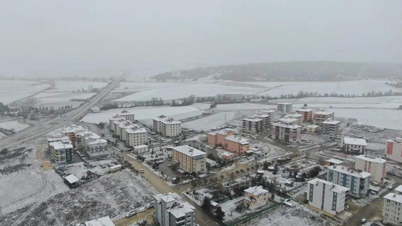 Türkiye beyaza bürünmeye başladı! Yetkililer 2 konu için özellikle uyarıyor