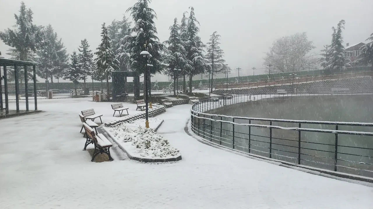 Türkiye beyaza bürünmeye başladı! Yetkililer 2 konu için özellikle uyarıyor