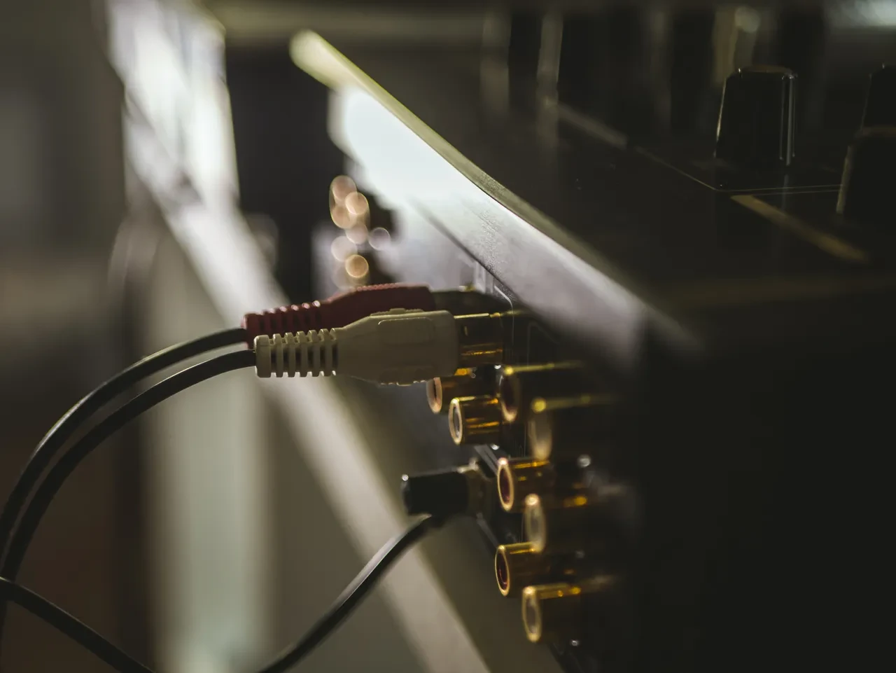 Ne buzdolabı ne çamaşır makinesi ne şarj cihazları! Bakın şimşekli havada ilk hangi aleti fişten çekmeniz gerekiyor