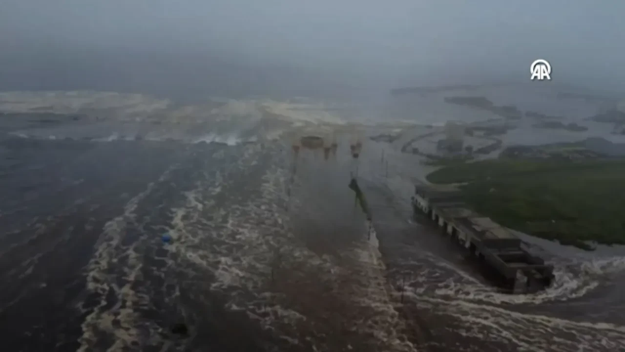 Tsunami uyarısı tavsiye seviyesine düşürüldü