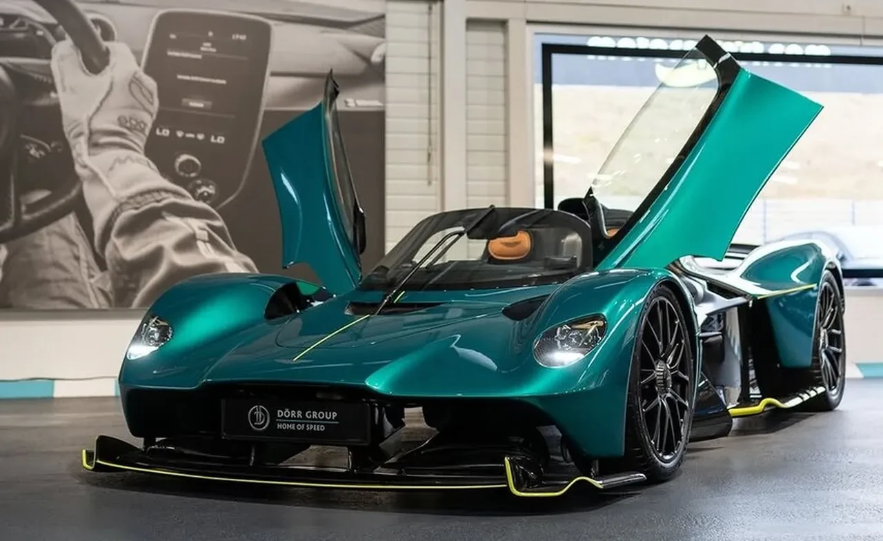 ASTON MARTIN VALKYRIE SPYDER