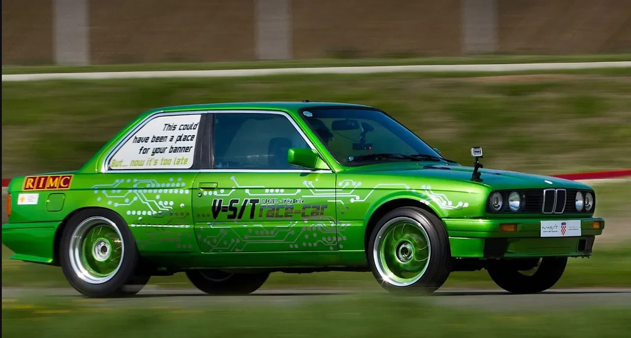BMW M3 (V8 MOTORLU)