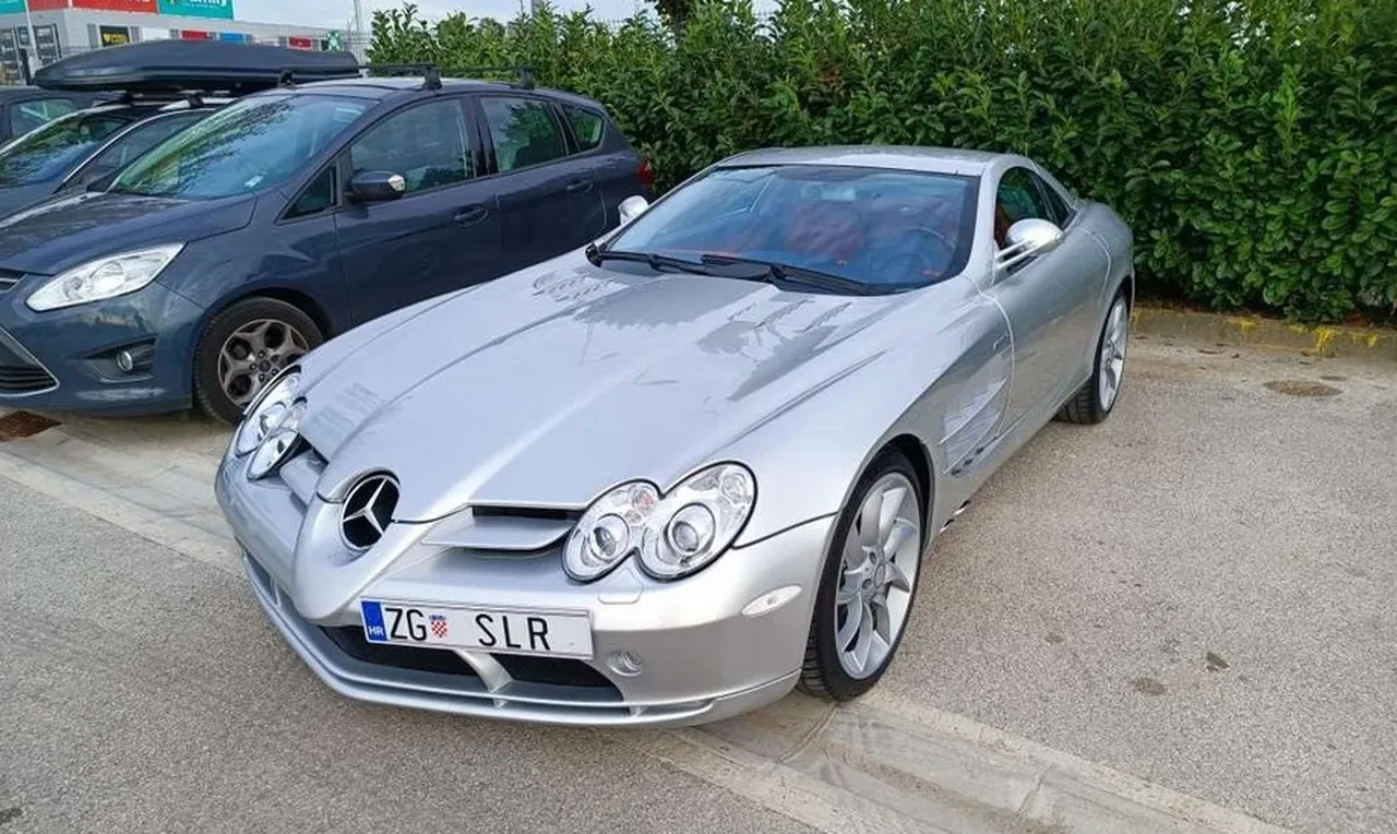 MCLAREN-MERCEDES SLR