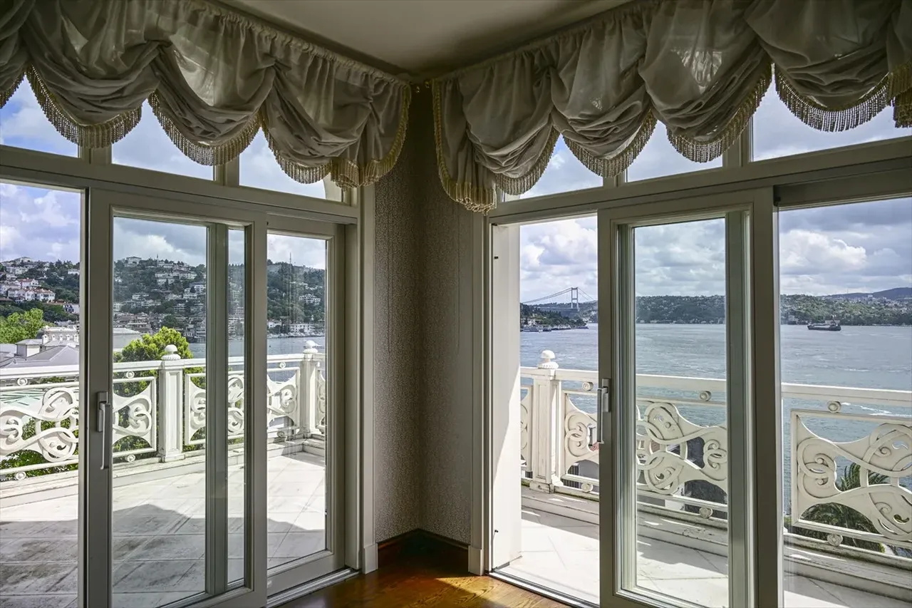 Alıcısı sır gibi saklanıyor! Boğaz'ın en pahalı yalılarından Beyaz Köşk'e rekor fiyat