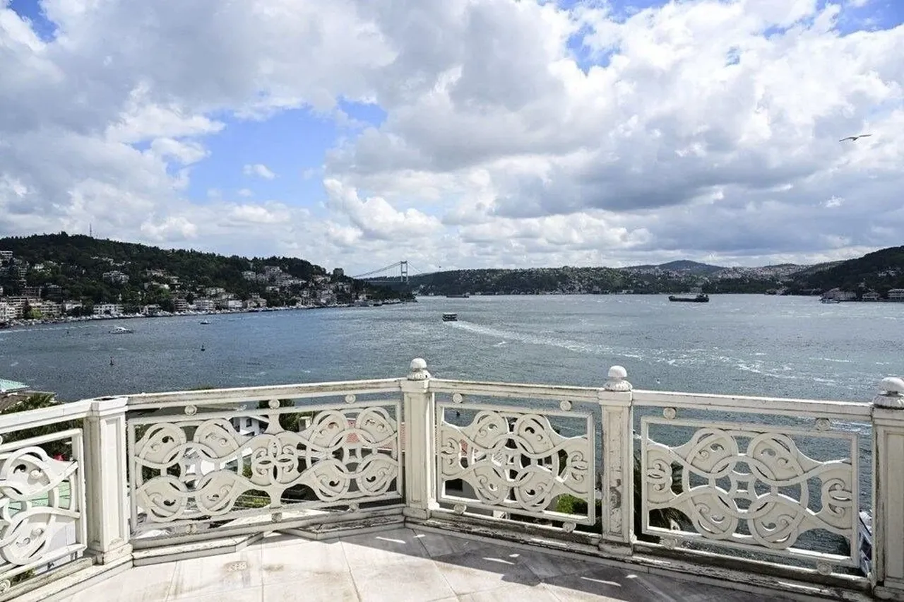 Alıcısı sır gibi saklanıyor! Boğaz'ın en pahalı yalılarından Beyaz Köşk'e rekor fiyat