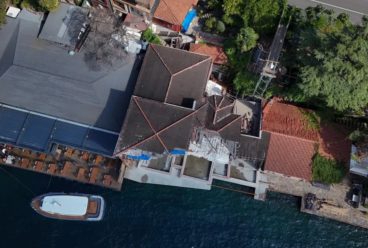 Boğaz'daki yalılar tehdit altında! 7 yıl önce gemi çarpmıştıı, sadece zemini onarılabildi