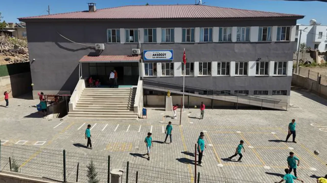 Duyan şaşırıp kalıyor! Bu köyde herkesin adı ve soyadı aynı