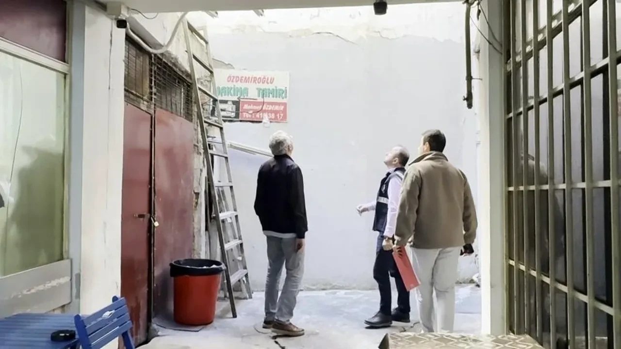 Felaket bu sefer 'geliyorum' dedi! Çatırdama sesini duyan kaçtı