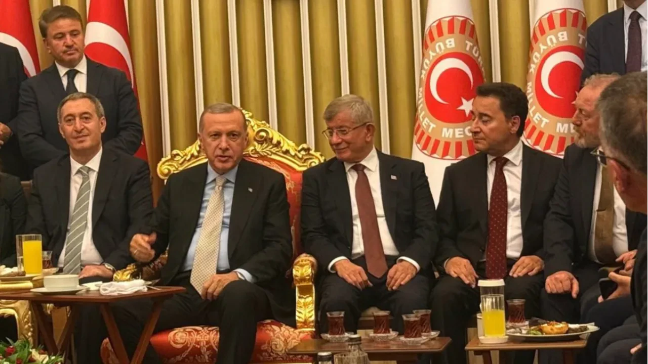 Geceye damga vuran kare! Yolların ayrıldığı isimler uzun zaman sonra Cumhurbaşkanı Erdoğan'a yakın