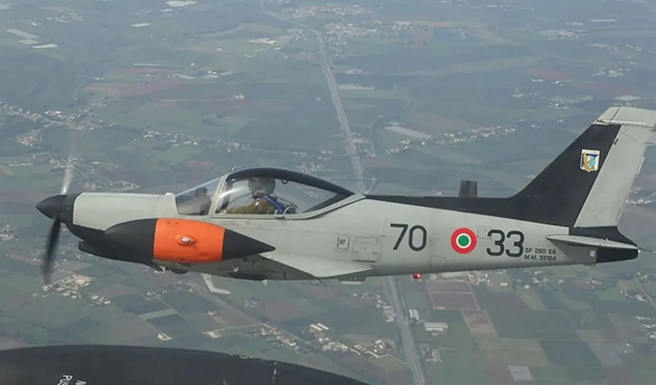 İtalya'da askeri eğitim uçağı düştü! Ölüler var