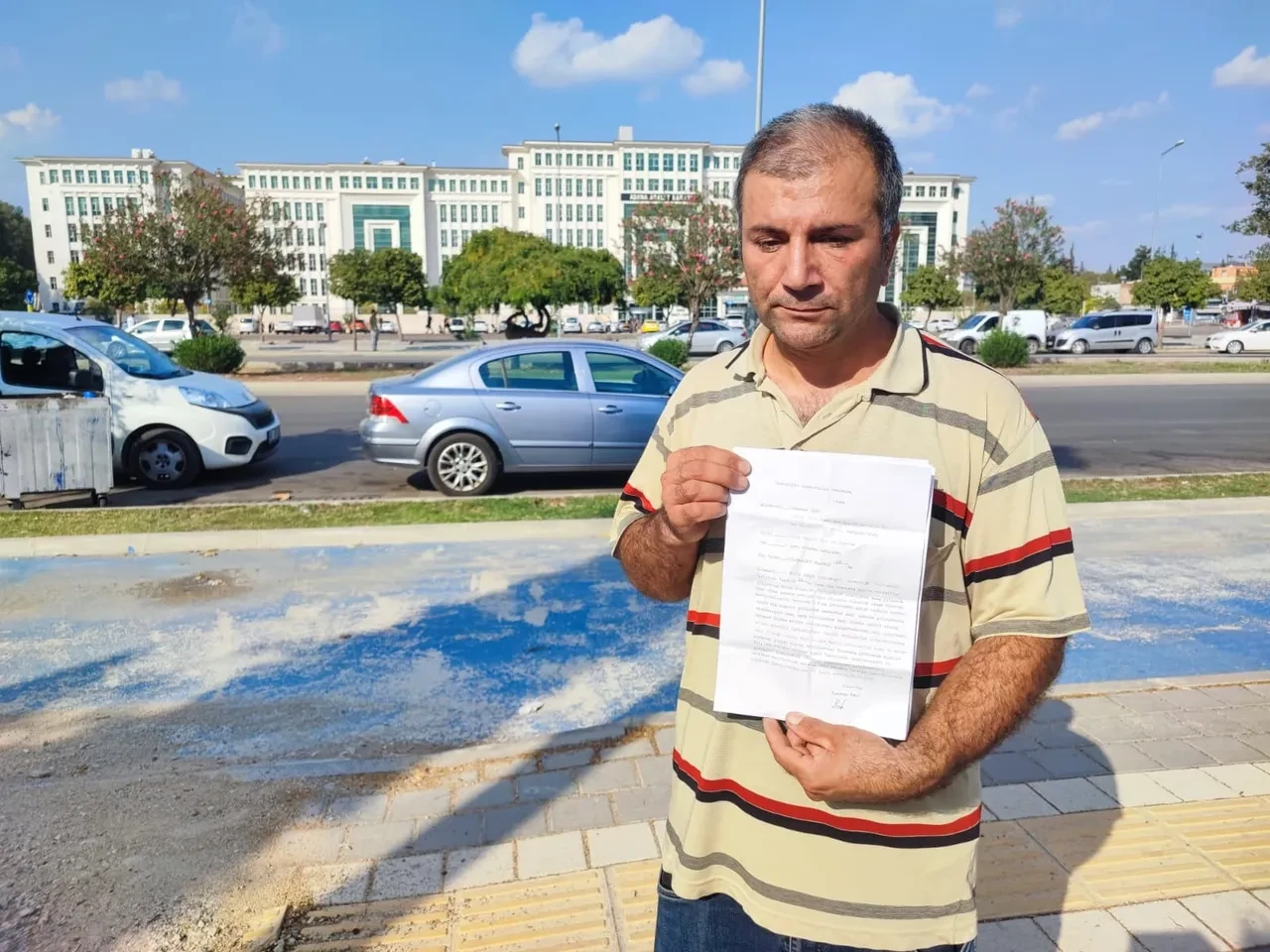 'Kenara çekilir misiniz' diyerek uyardı, başına gelmeyen kalmadı! Tüm mahalleden dayak yedi