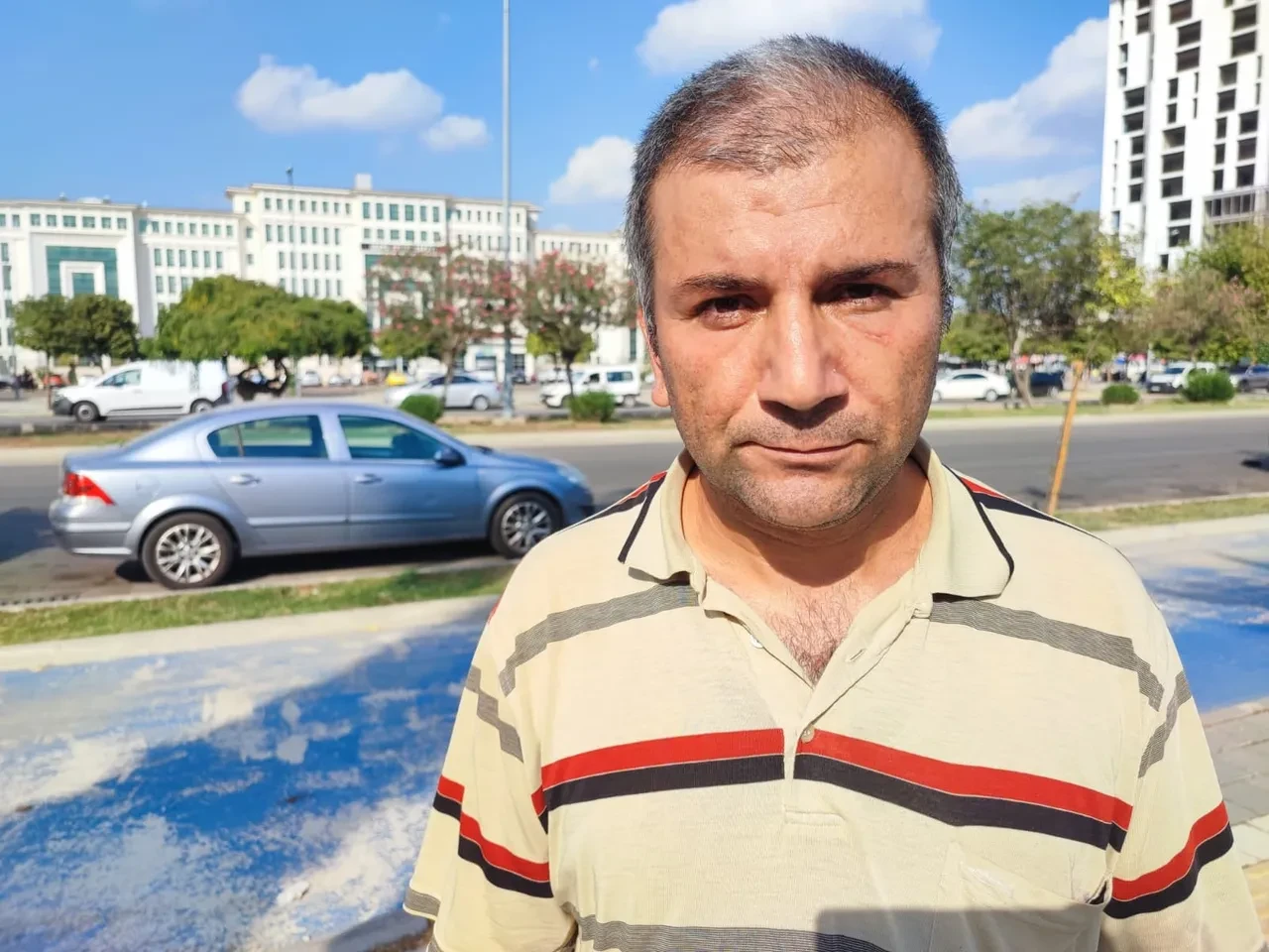 'Kenara çekilir misiniz' diyerek uyardı, başına gelmeyen kalmadı! Tüm mahalleden dayak yedi