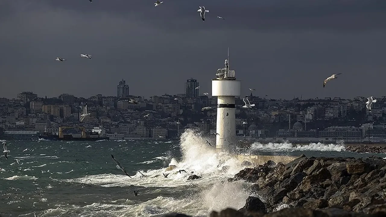 Meteoroloji, AKOM, Valilik... İstanbul için peş peşe uyarı: Fırtına kuvvetli geliyor! 