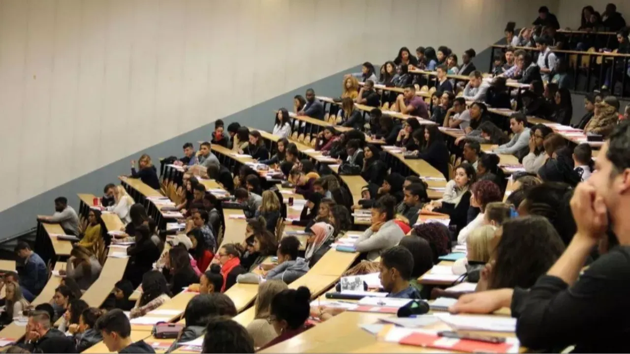 Üniversitelerde yeni dönem! Artık 3 yılda bitirilebilecek: Milyonlarca öğrenciyi ilgilendiriyor