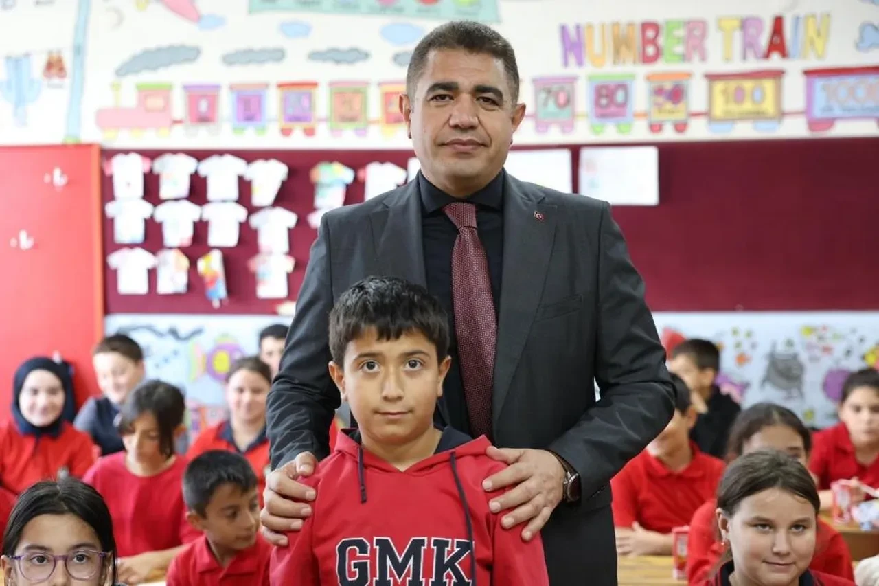 Vali'yi sınıfa getiren vaat: Minik başkan Alper Cinel sözünü tuttu!