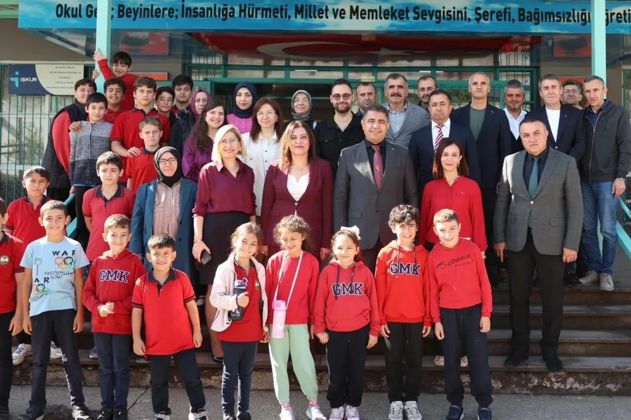 Vali'yi sınıfa getiren vaat: Minik başkan Alper Cinel sözünü tuttu!