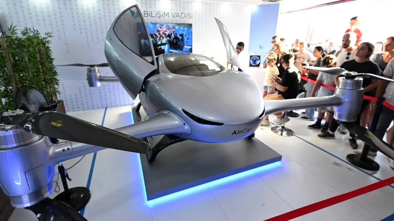 Yerli uçan araba AirCar ön siparişe açıldı: Teslim tarihi ve menzili belli oldu!