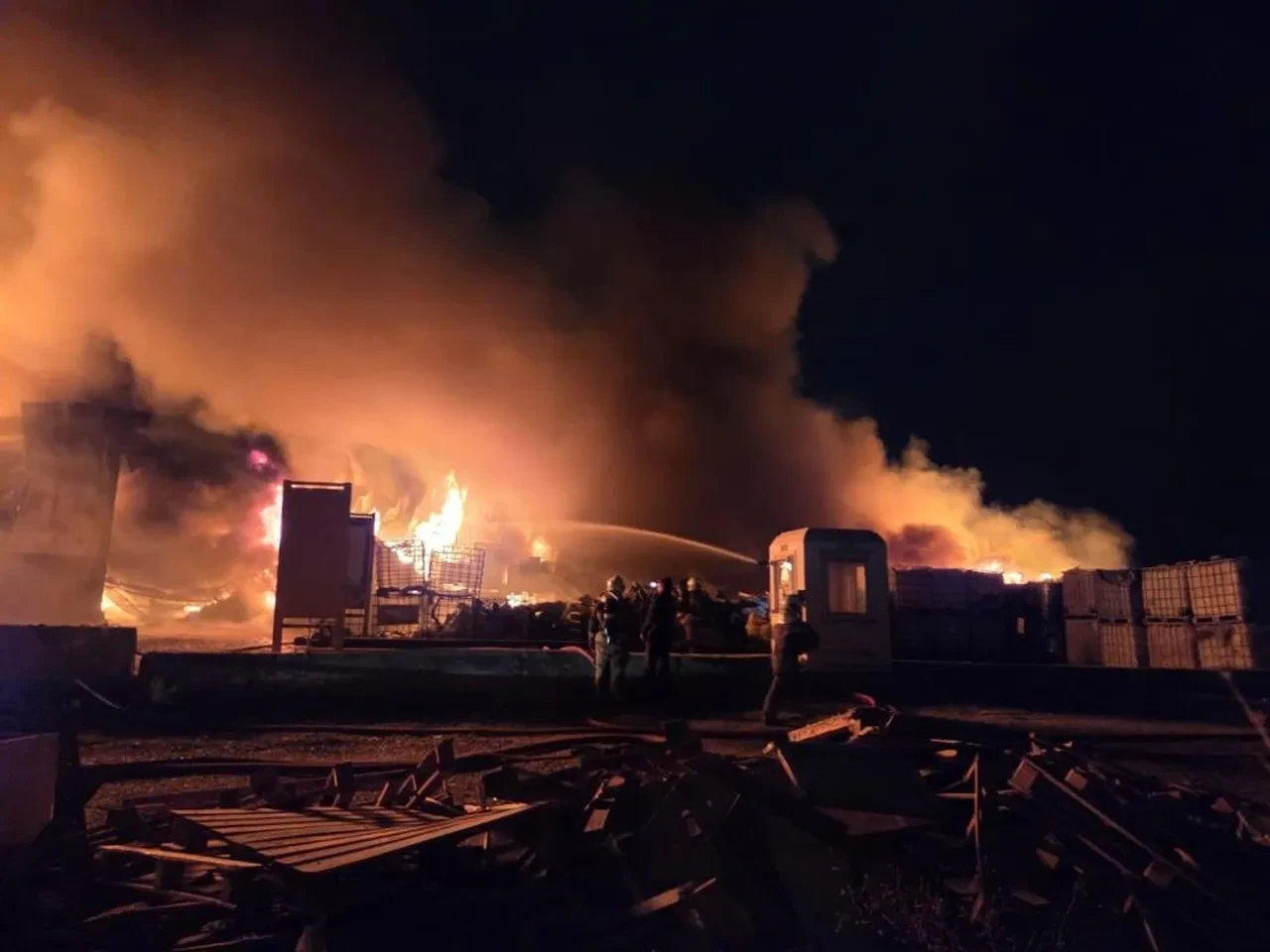 Ankara'da yangın paniği! Alevler geceyi aydınlattı, ekipler seferber oldu