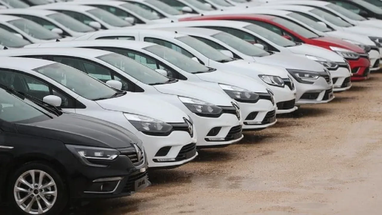 Bu otomobiller satarken asla zarar ettirmiyor! İkinci elde sahibine kazandıran otomobiller belli oldu