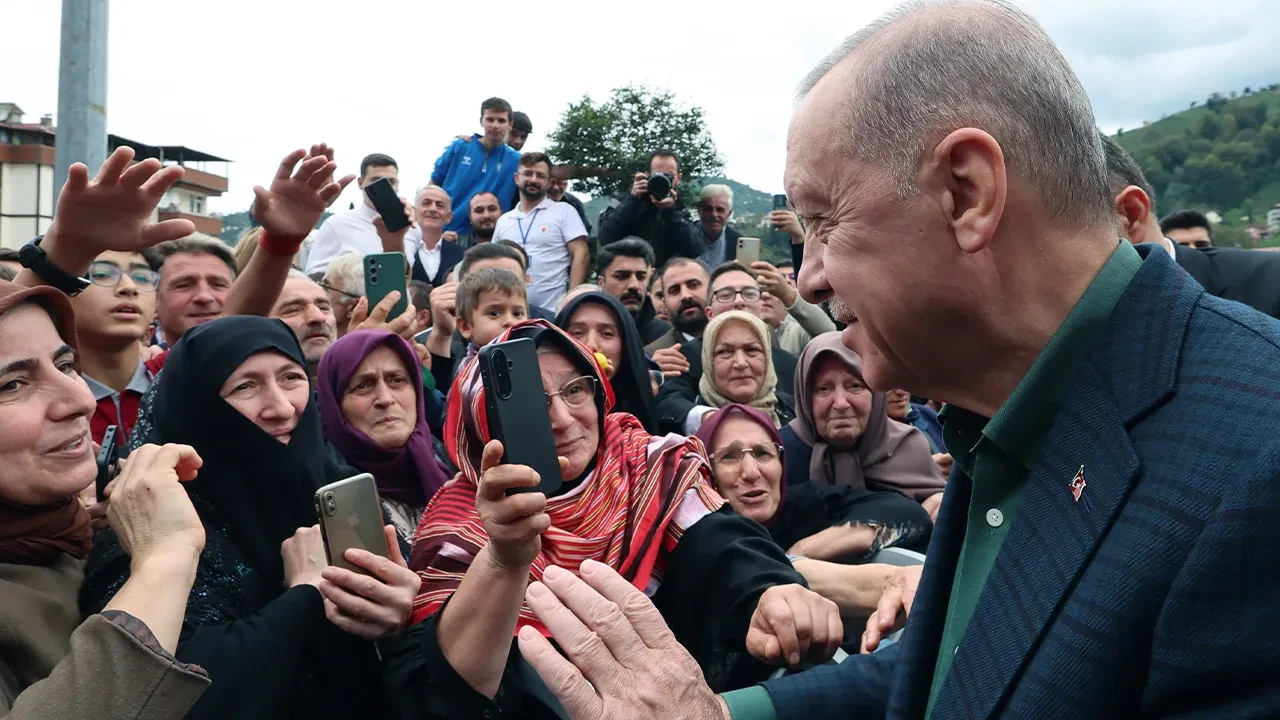 Cumhurbaşkanı Erdoğan'a Rize'de sevgi seli