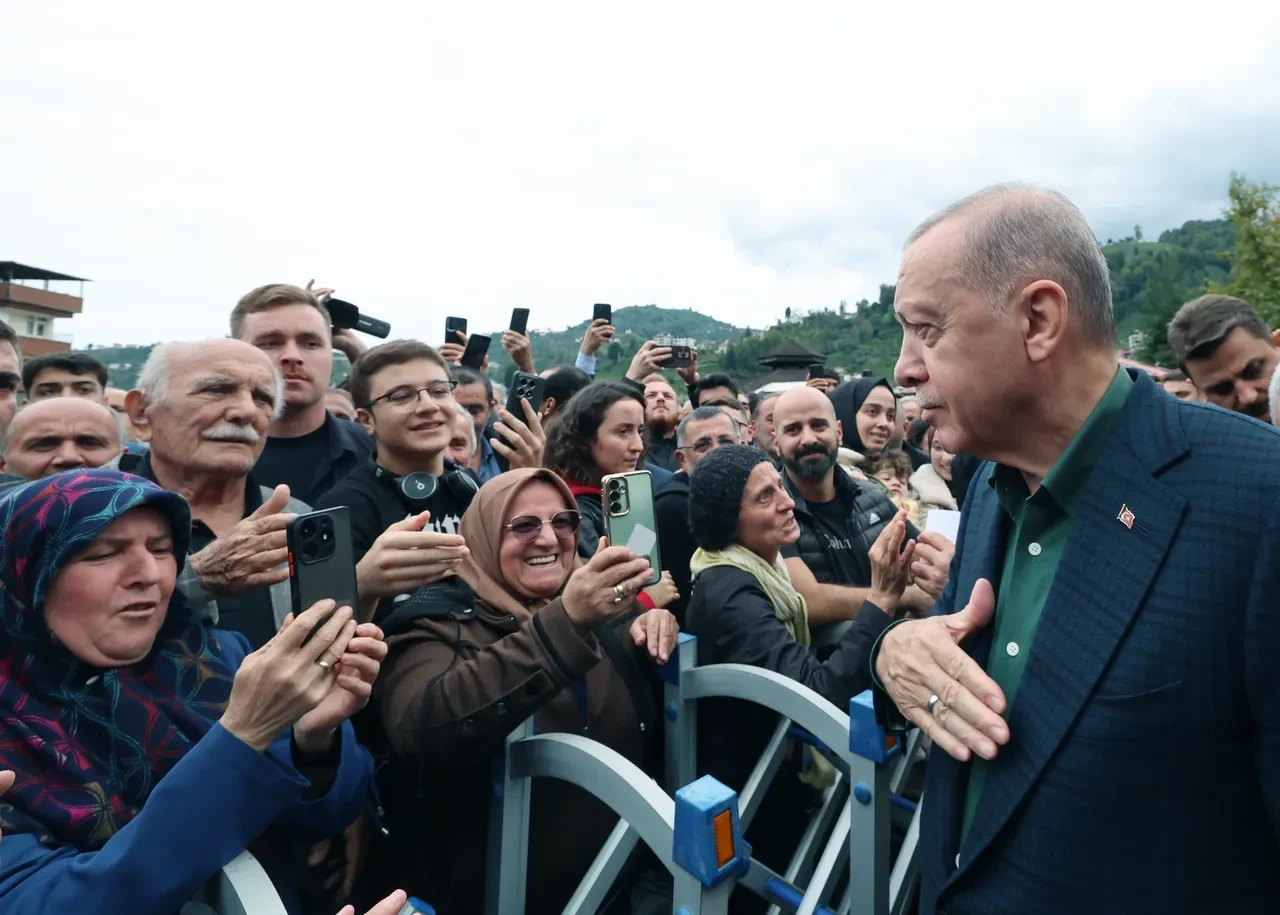 Cumhurbaşkanı Erdoğan'a Rize'de sevgi seli