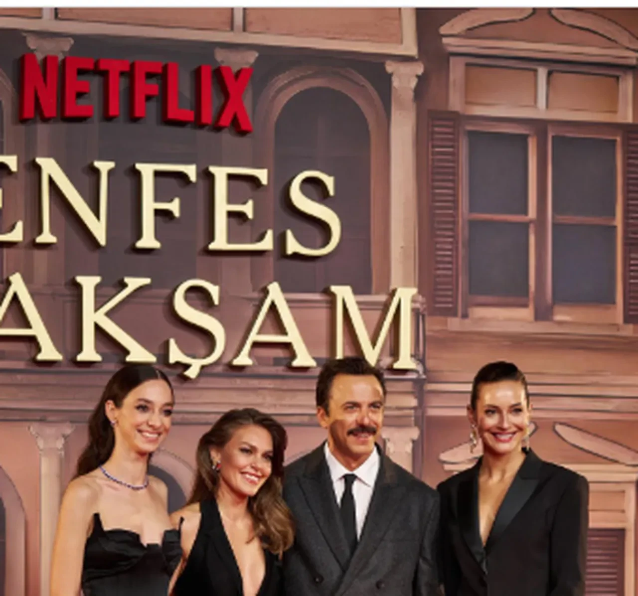 Engin Akyürek ile İsmail Demirci kameralar önünde birbirine girdi 