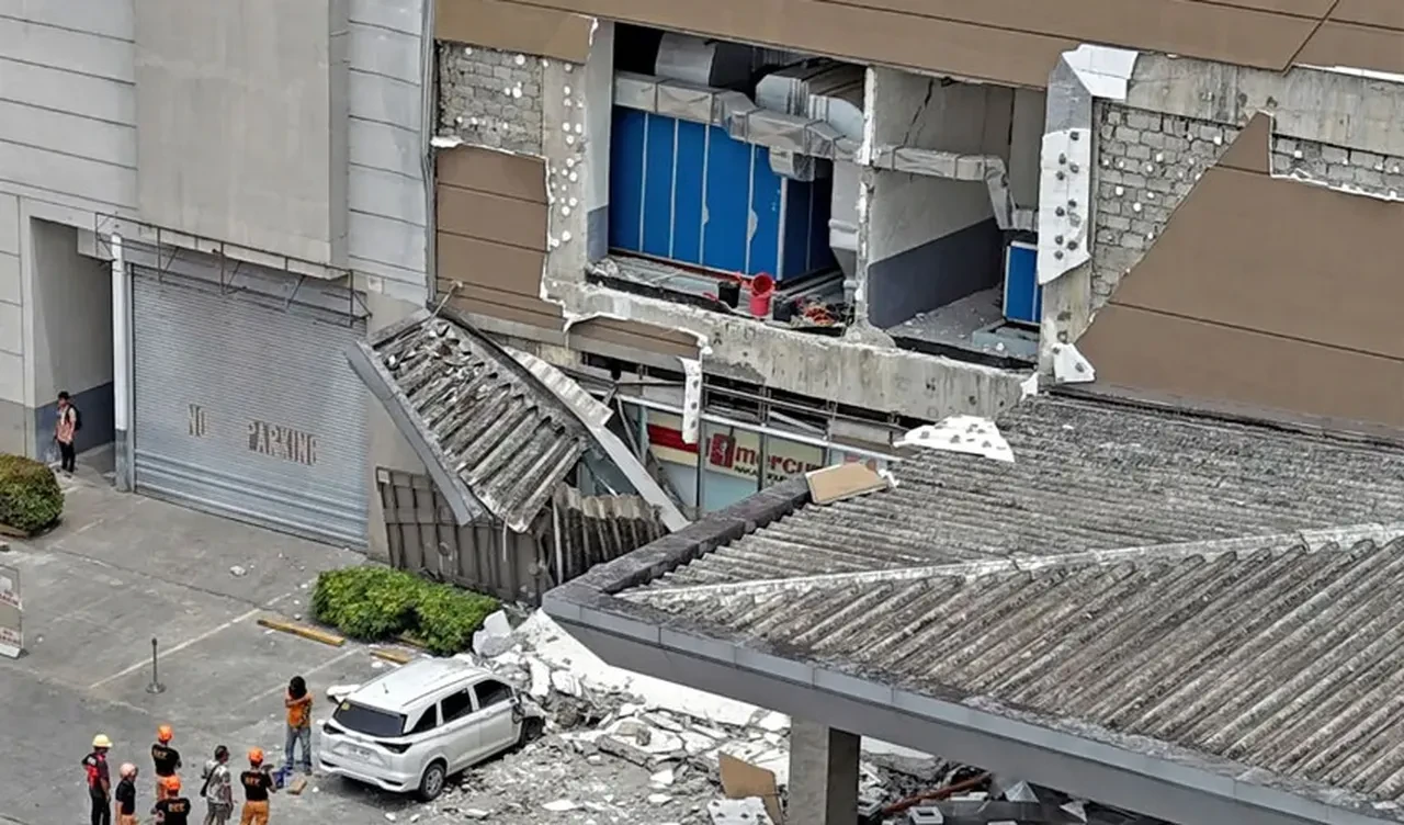 Filipinler'de şiddetli bir deprem daha! Binalar beşik gibi sallandı