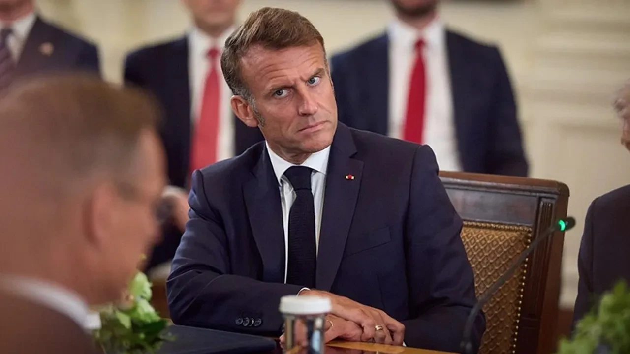Fransa'da hükümet krizi! Macron istifa eden Lecornu'ya başbakan olarak atadı
