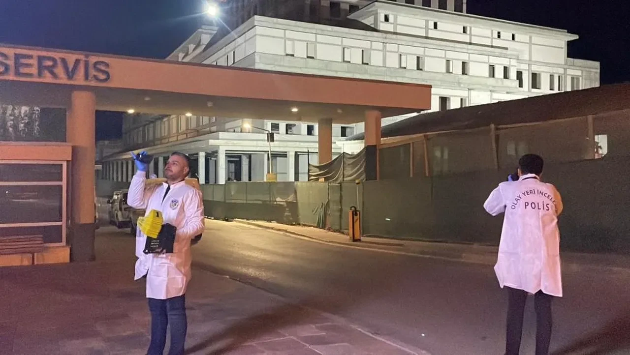 Hastane şantiyesinde bıçaklı kavga: Ortalık savaş alanına döndü!