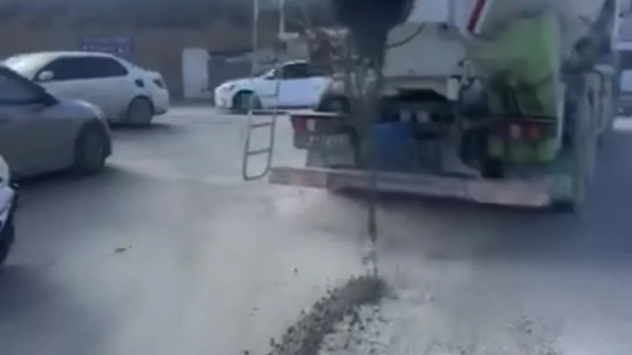 Mikserden yola beton döküldü! O anlar saniye saniye kamerada