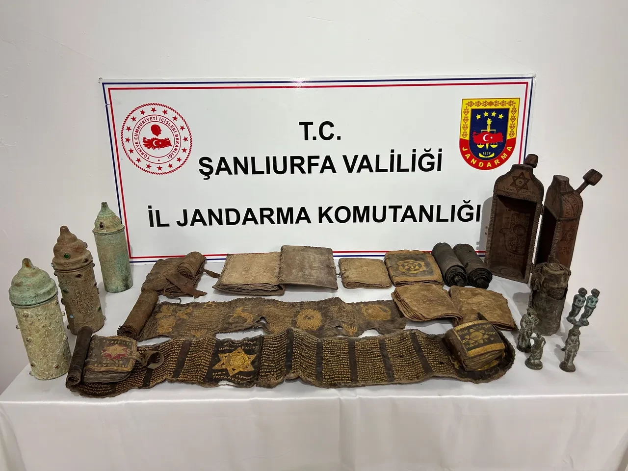 Çaldıklarıyla evini müzeye çevirdi! Turizm Bakanlığı soruşturma başlattı