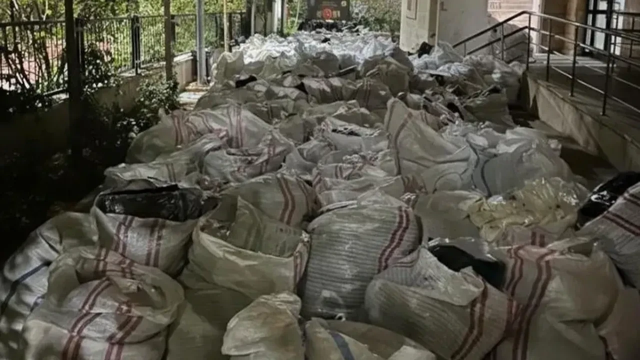 Silopi’de 32 milyonluk kaçak eşya operasyonu