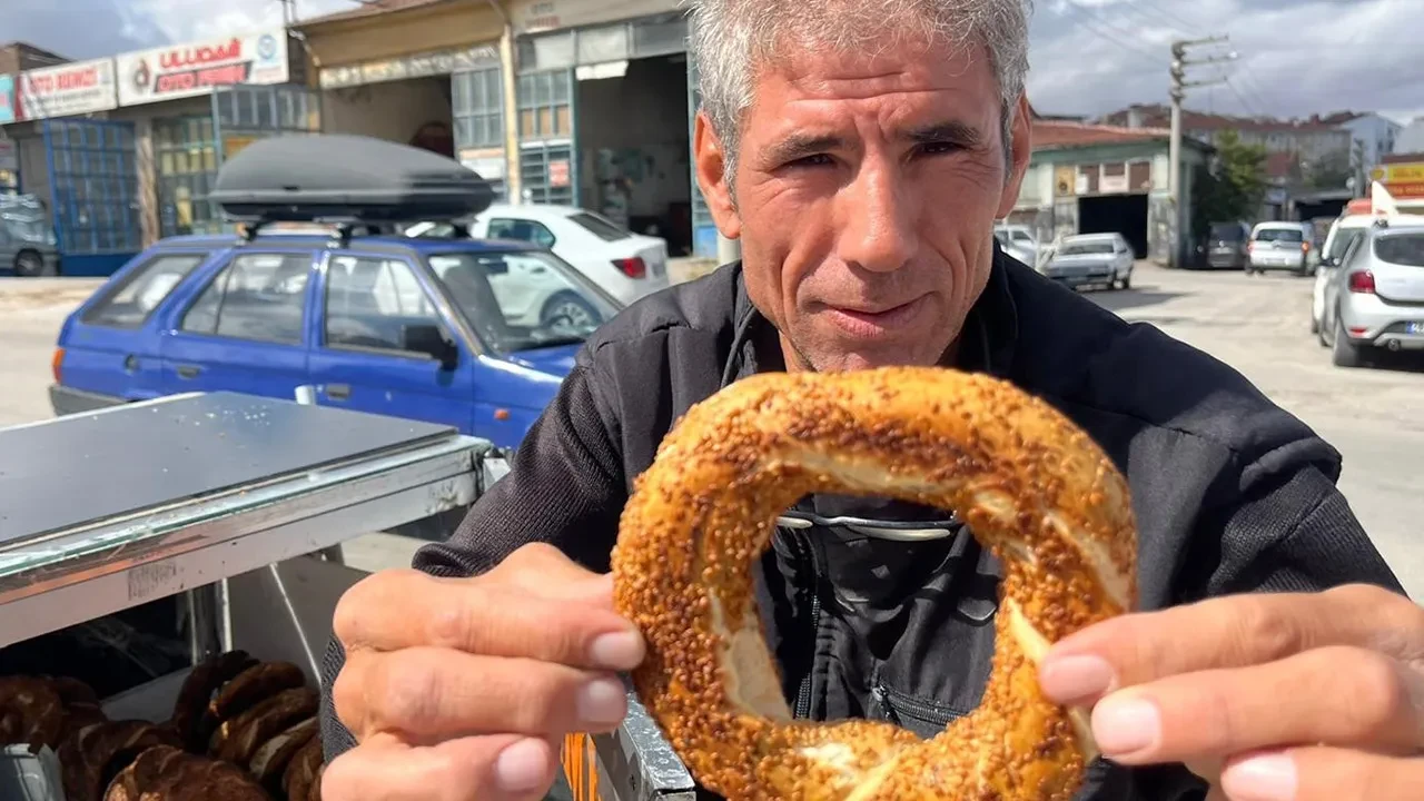 Simitçi Süleyman Hanay'dan hayat dersi: 4 çocuğunu okutuyor