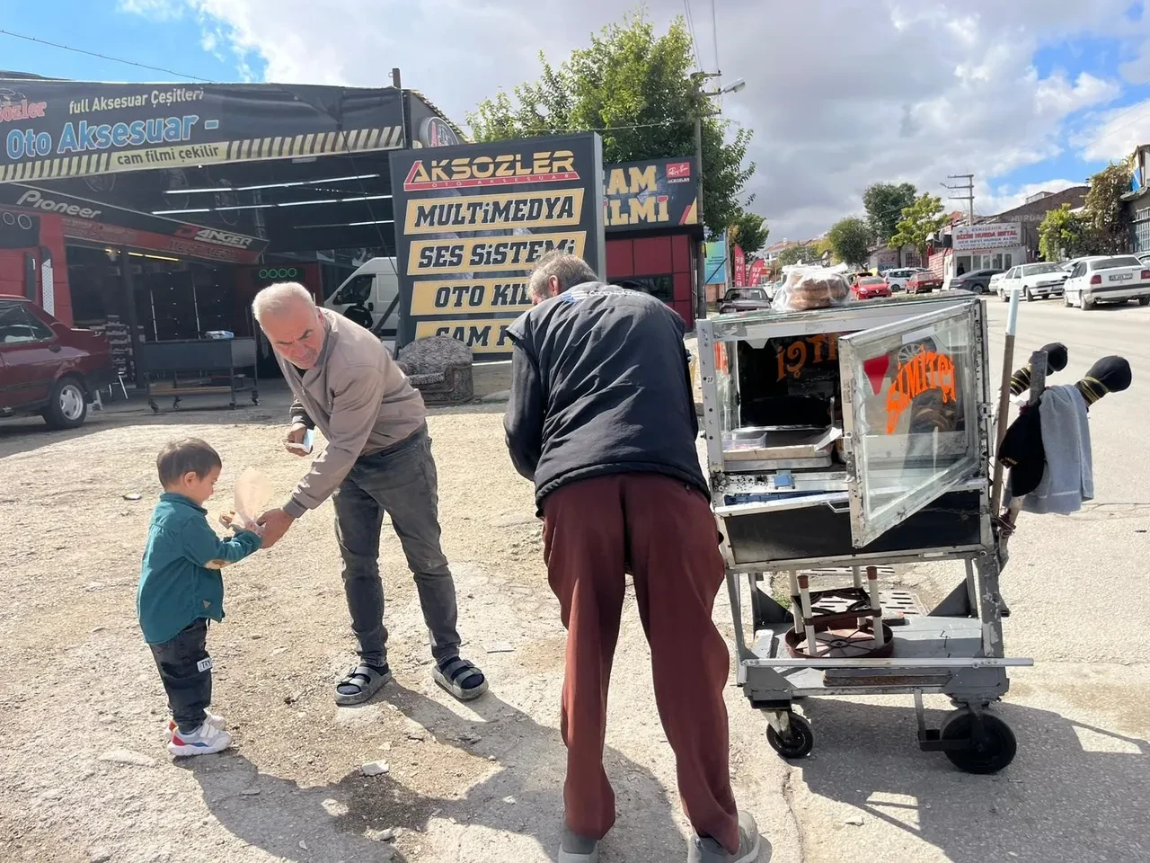 Simitçi Süleyman Hanay'dan hayat dersi: 4 çocuğunu okutuyor