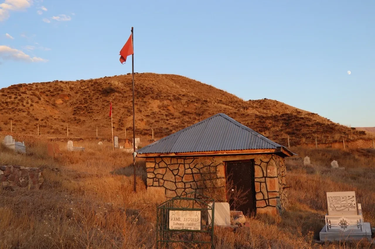 Skandal olay! Şehit mezarları tahrip edildi, savcılık harekete geçti
