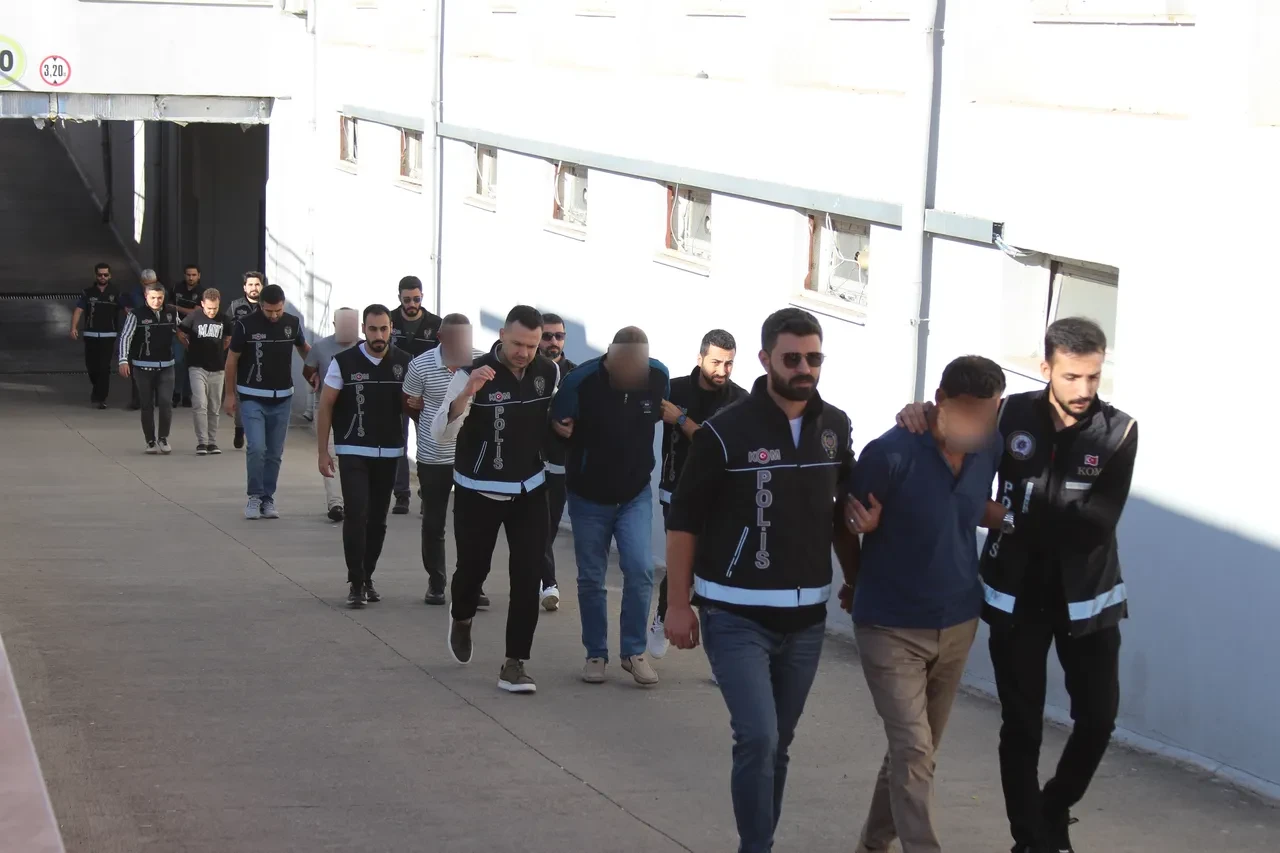 Adana'da nefes kesen operasyon! Sahte tapularla 80 milyon TL vurgun yapan şebeke çökertildi