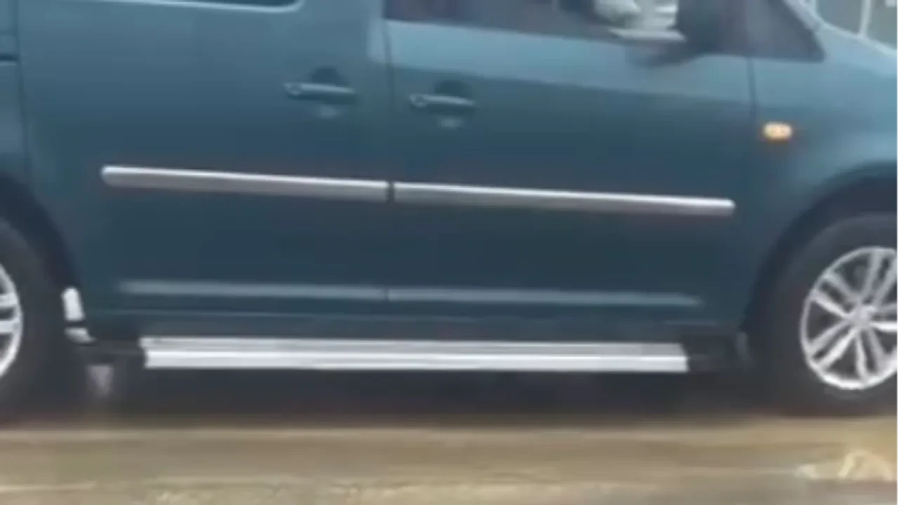 Böyle pişkinlik görülmedi! Arnavutköy’de genç kıza sözlü taciz kamerada