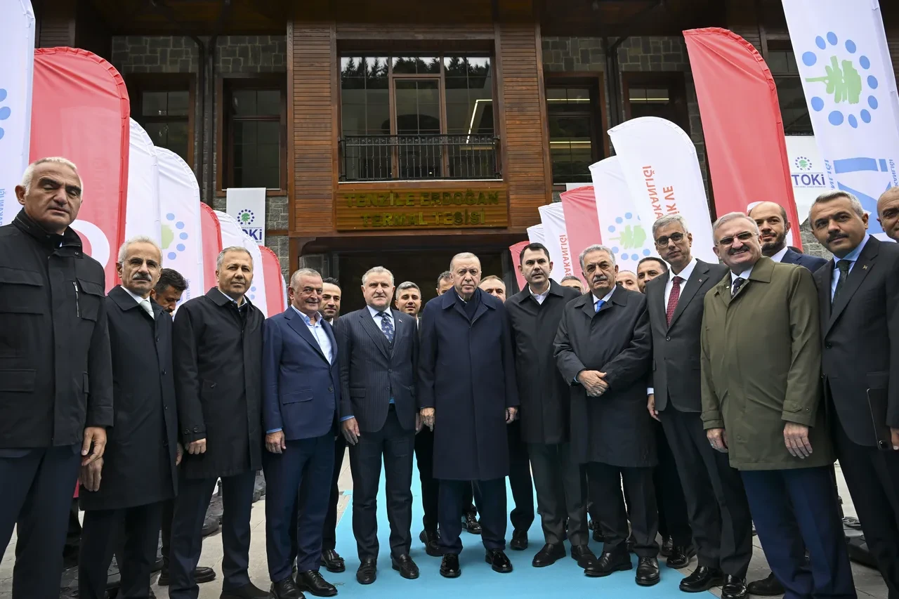 Erdoğan baba ocağında! Komşularıyla sohbet edip Ayder Yaylası'nı ziyaret etti