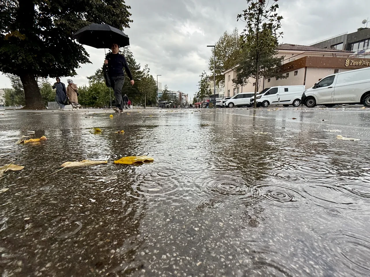 Hafta sonu hava durumu nasıl? Meteoroloji saat vererek uyardı: Şiddetli yağmura dikkat!