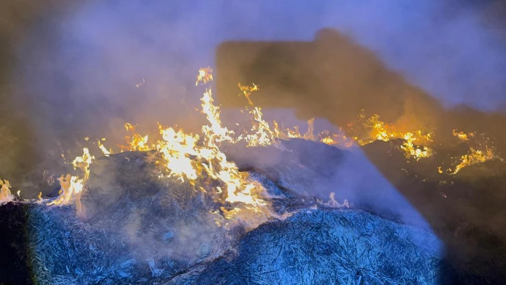 Afyonkarahisar’da kamış deposunda çıkan yangında maddi kayıp oluştu