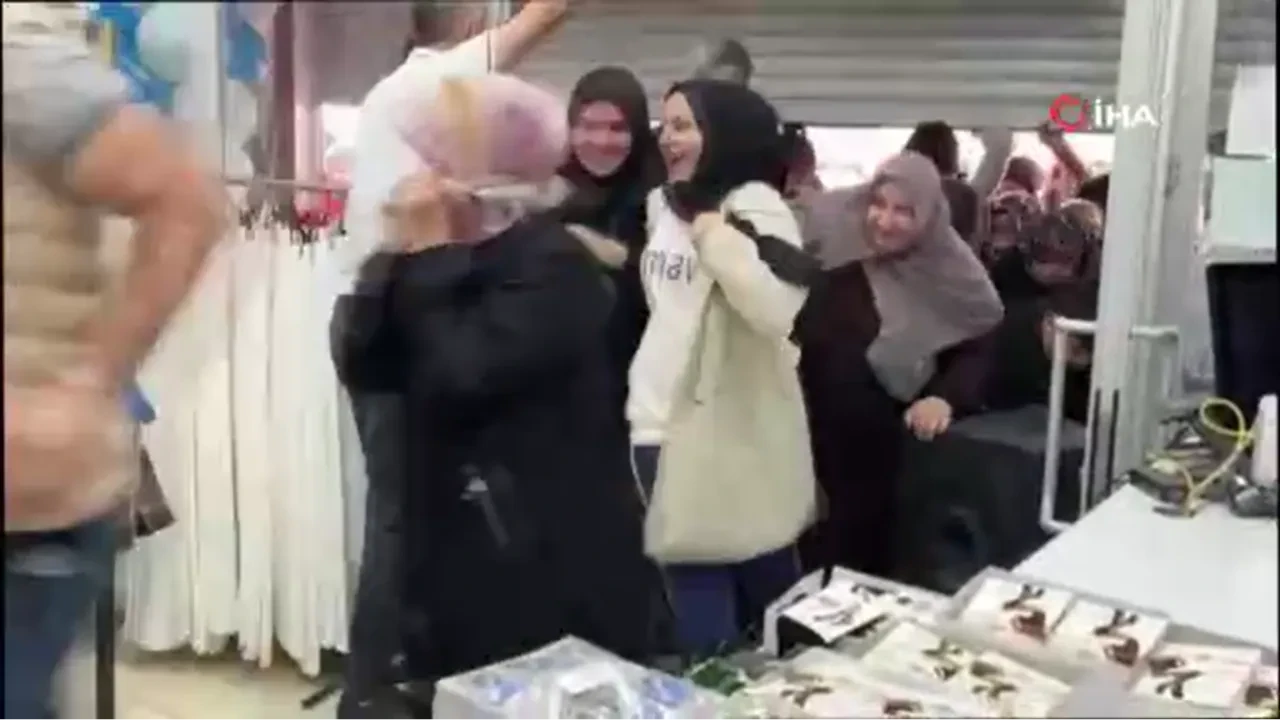 İndirimi duyan soluğu mağazada aldı! İndirim kampanyası izdihama neden oldu