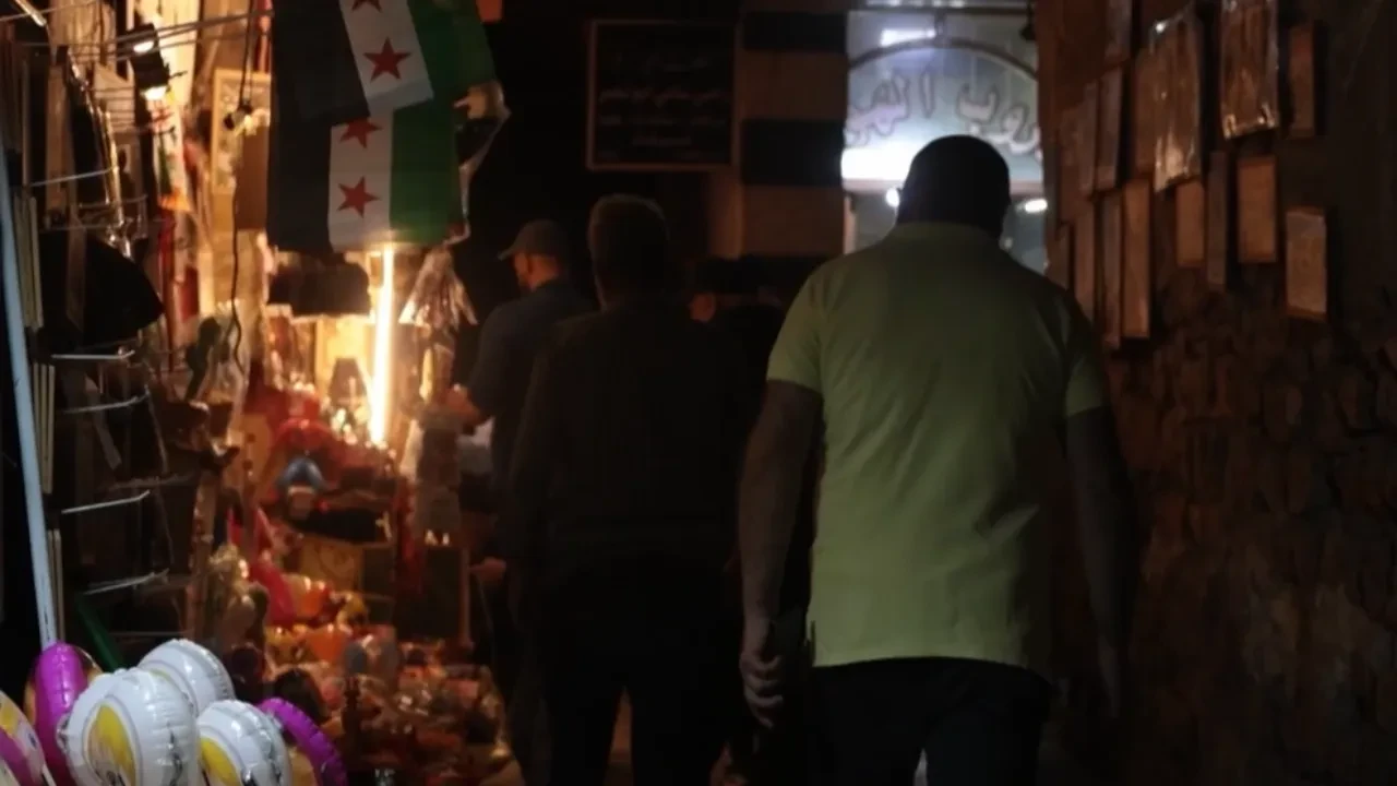 Savaşın sona erdiği Şam sokaklarında akşam yoğunluğu
